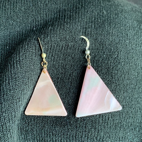 🌈 Pink Abalone Triangle Pride Earrings - Picture 1 of 8